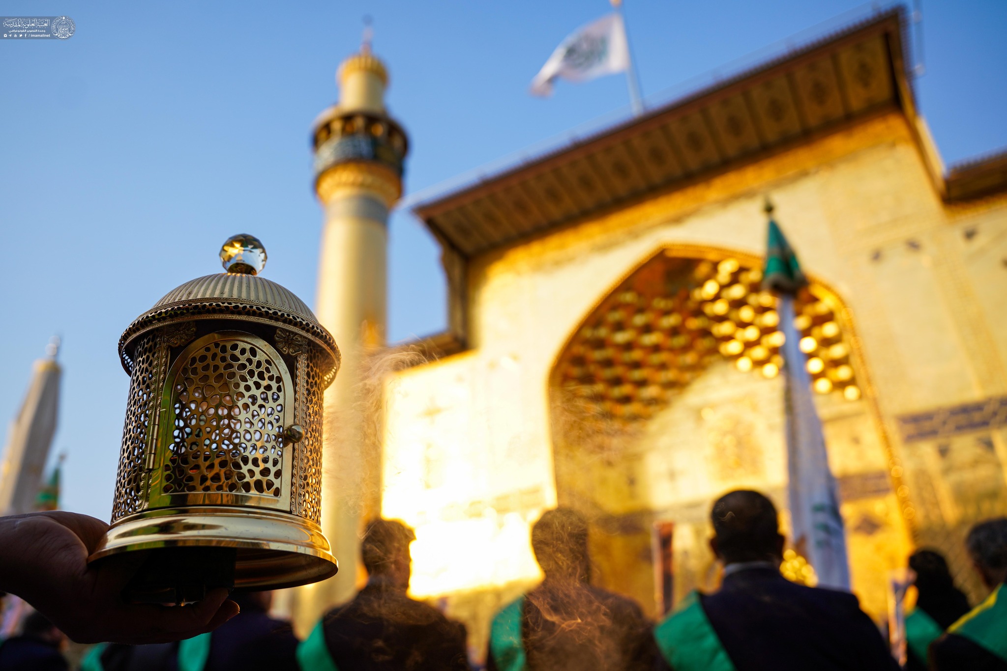 Babasının ziyarətgahında İmam Səccad (ə) mövludu