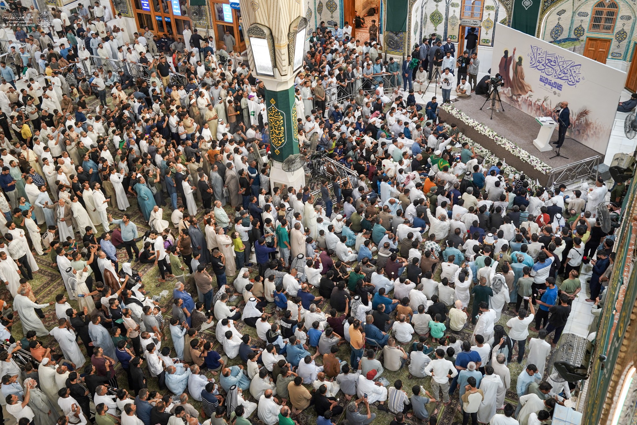 İmam Əli (ə) ziyarətgahında bayram izdihamı