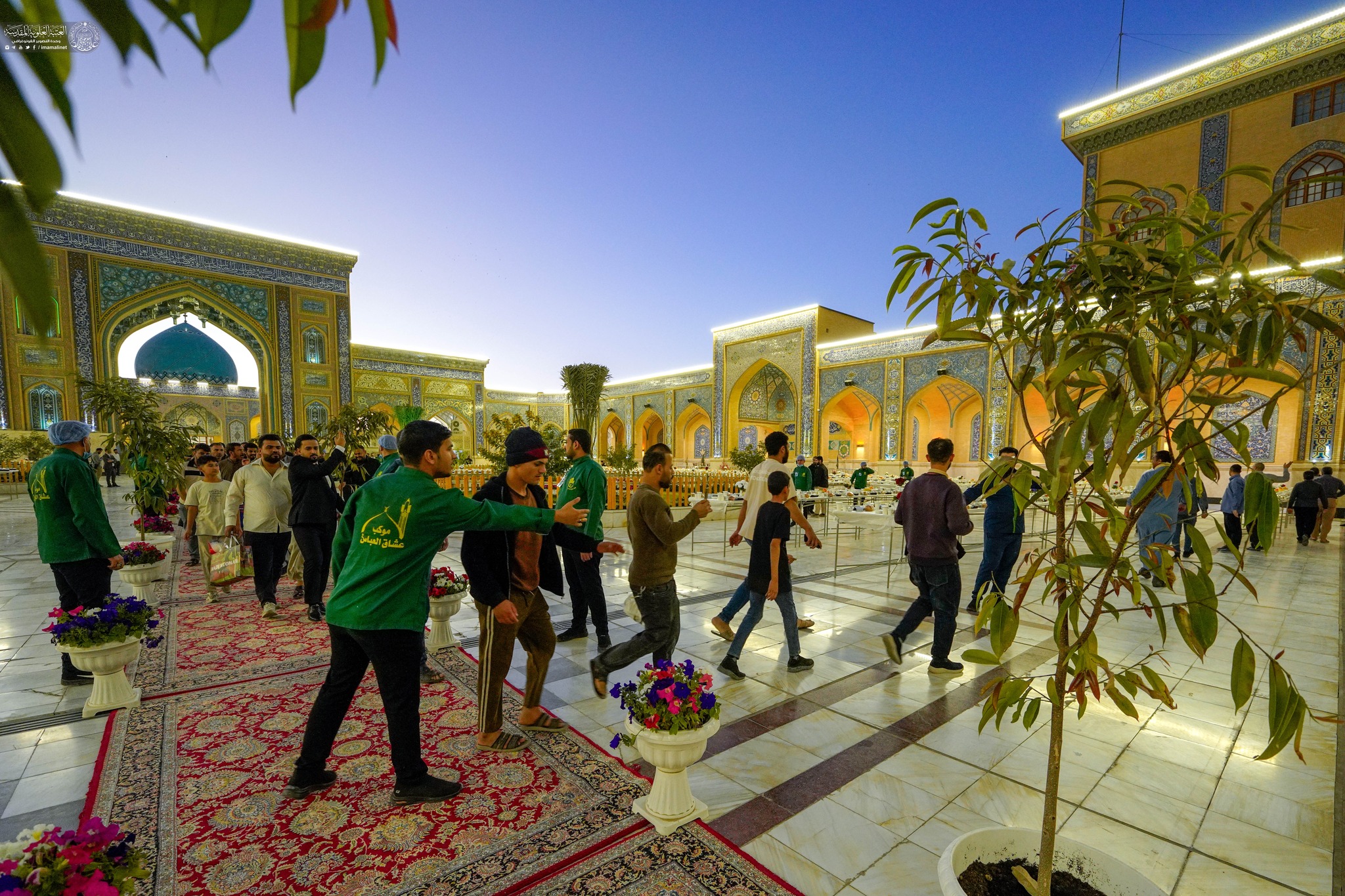 İmam Əli (ə) Ziyarətgahında iftar