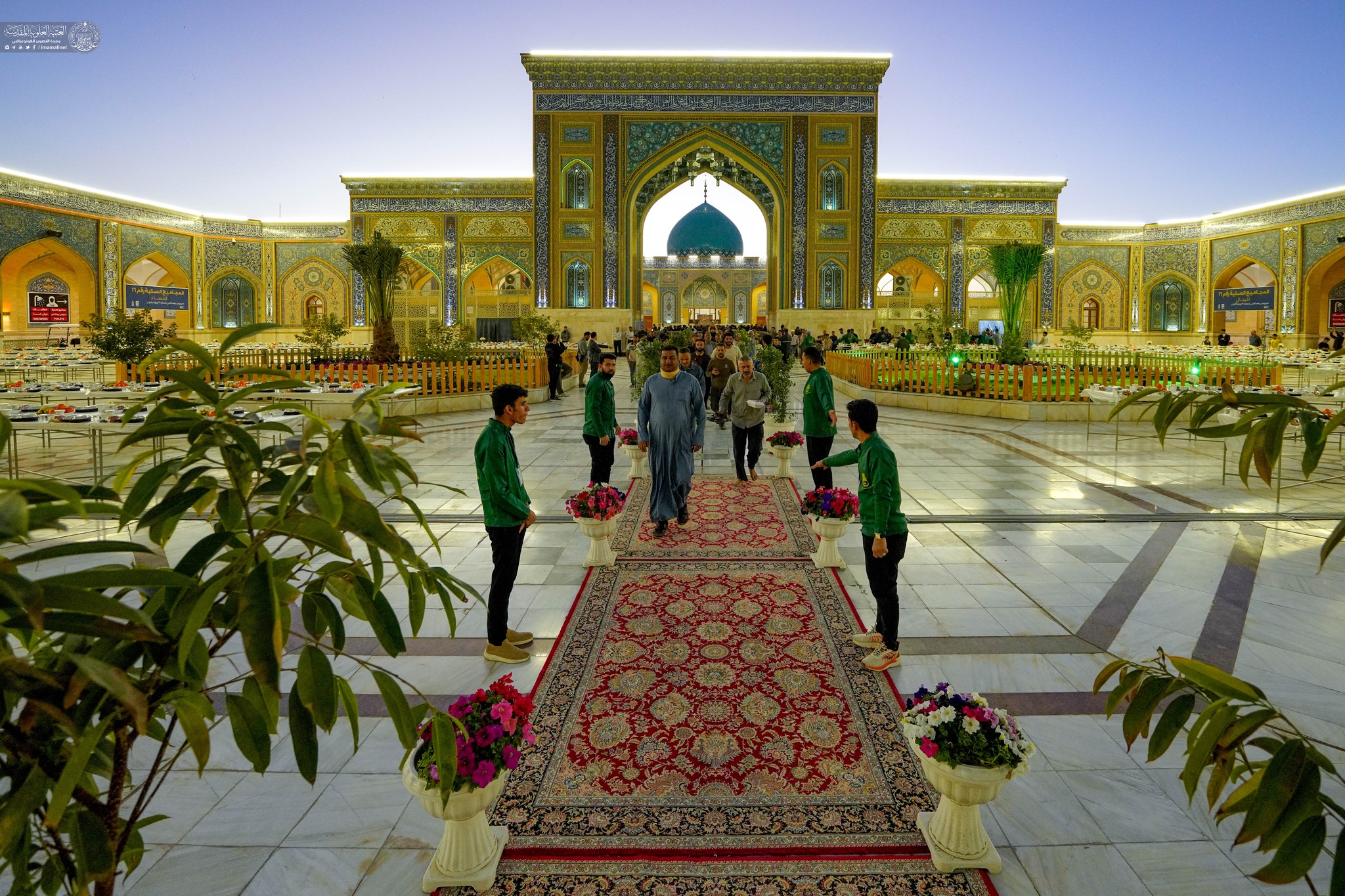 İmam Əli (ə) Ziyarətgahında iftar