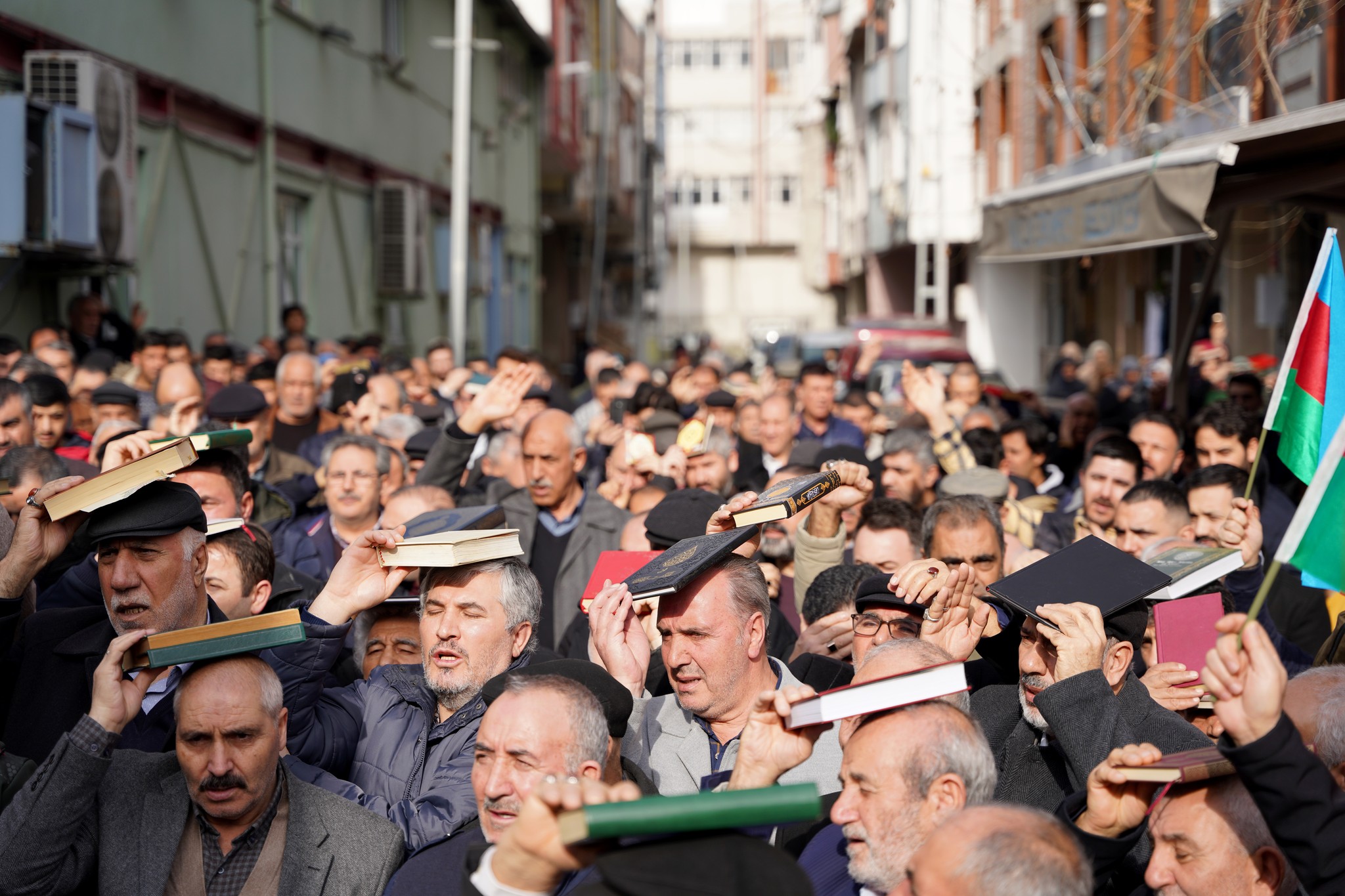 İsveçdə Quranın yandırılmasına Zeynəbiyədə etiraz - FOTO