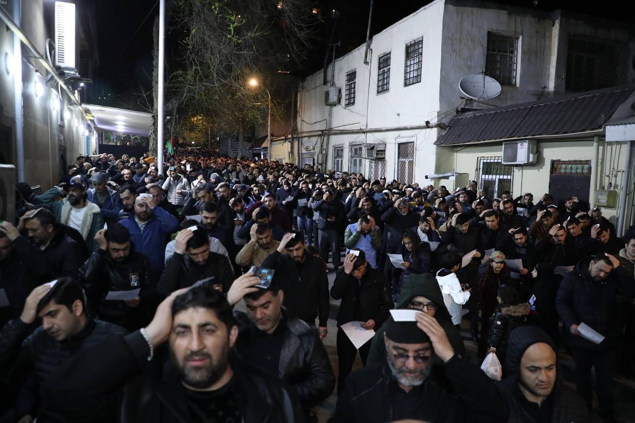 Məşədi Dadaş məscidində Hacı Şahinsiz birinci Qədr gecəsi - FOTOLAR