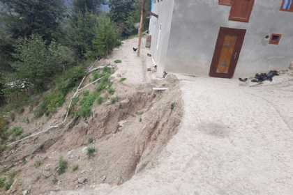 Astarada torpaq sürüşməsi olub