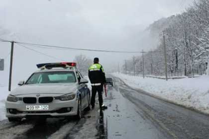 DİN qarlı hava ilə bağlı hərəkət iştirakçılarına müraciət edib