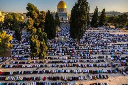 Minlərlə fələstinli Məscidül-Əqsaya toplaşdı