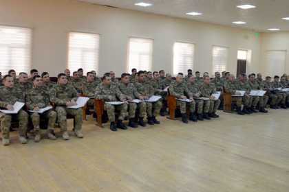 Quru Qoşunlarında zabitlərin toplantısı keçirilib