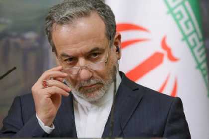 Əraqçidən Zelenskiyə: Dünya təlxəklərdən bezib