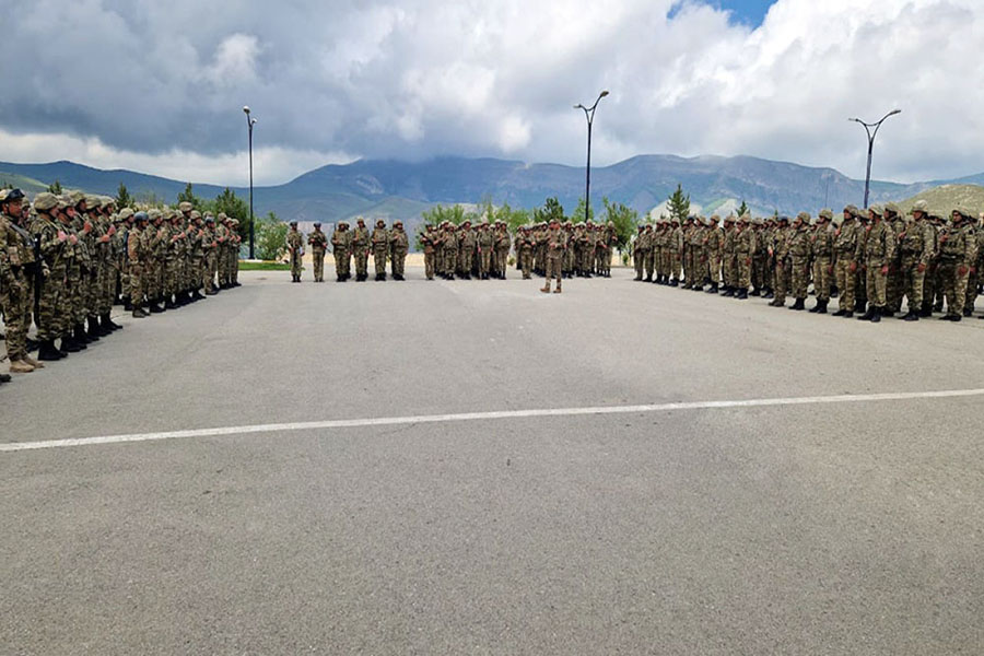 Hərbi vəzifəlilərin təlim toplanışı davam edir