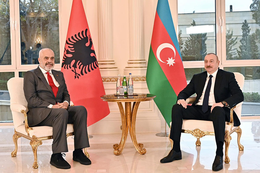 İlham Əliyevin Albaniyanın Baş naziri ilə təkbətək görüşü olub