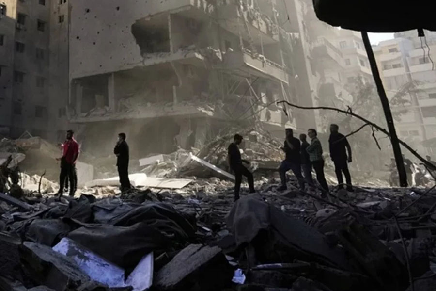 İranda dağıntılar altından 900-dən çox insan xilas edilib