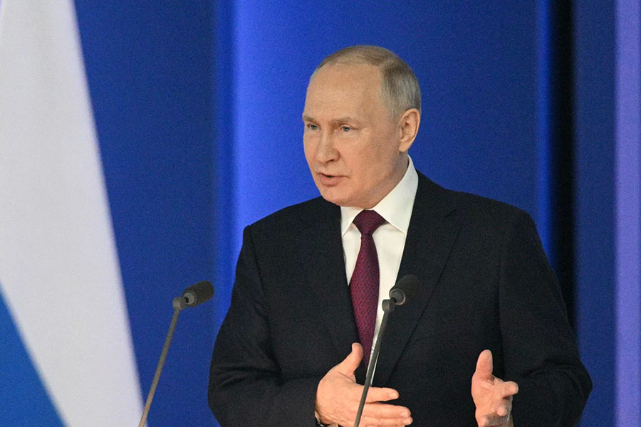 Putin: Qərb yalanların simvoluna çevrilib