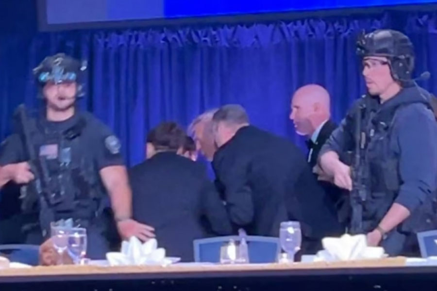 Trampın qatıldığı tədbirdə silahlı hücum