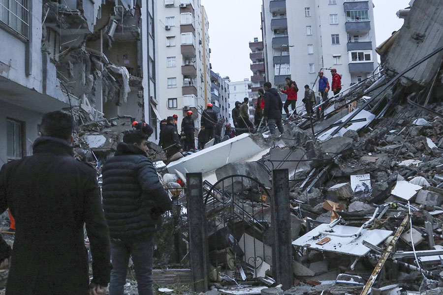 Zəlzələnin Türkiyəyə vurduğu maddi zərər açıqlandı